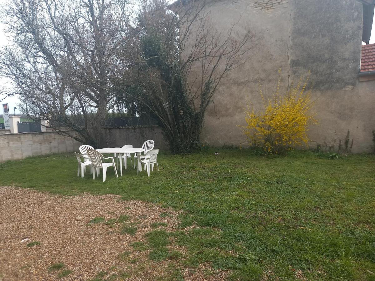 Pouilly-sur-Vingeanne L'Univers, Vous Et Nous المظهر الخارجي الصورة