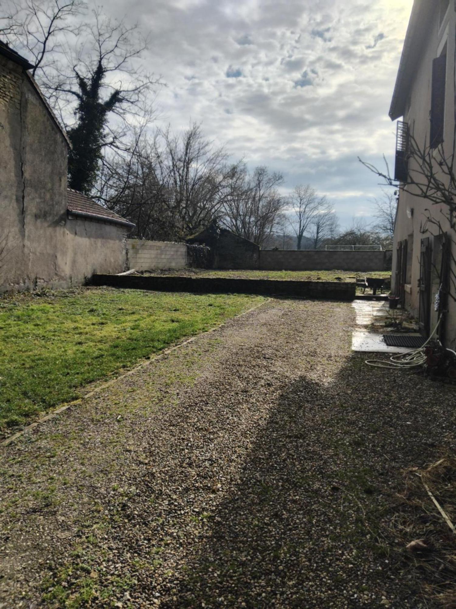 Pouilly-sur-Vingeanne L'Univers, Vous Et Nous المظهر الخارجي الصورة